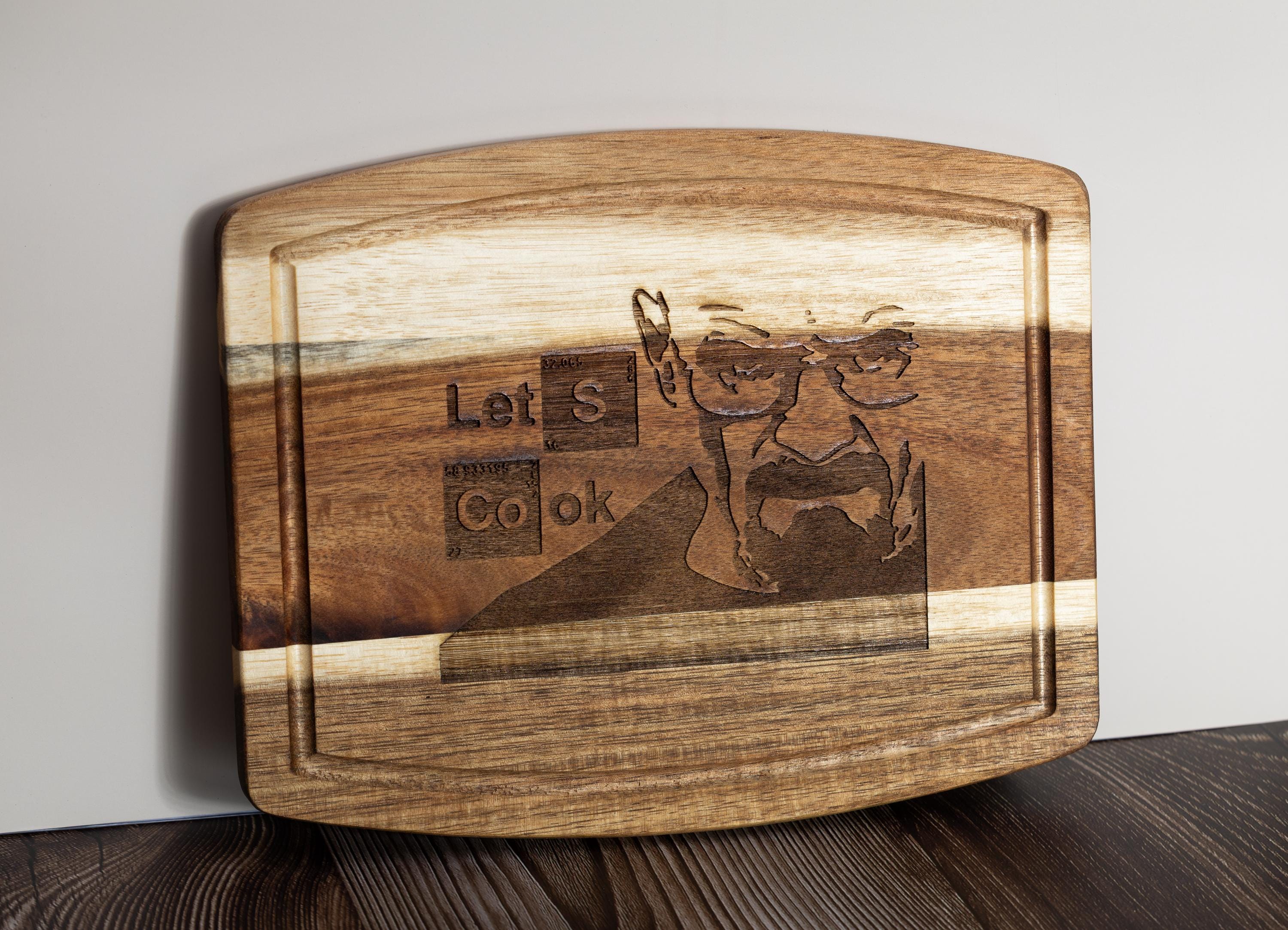 Breaking bad cutting board: acacia wood, laser engraved "let's cook"