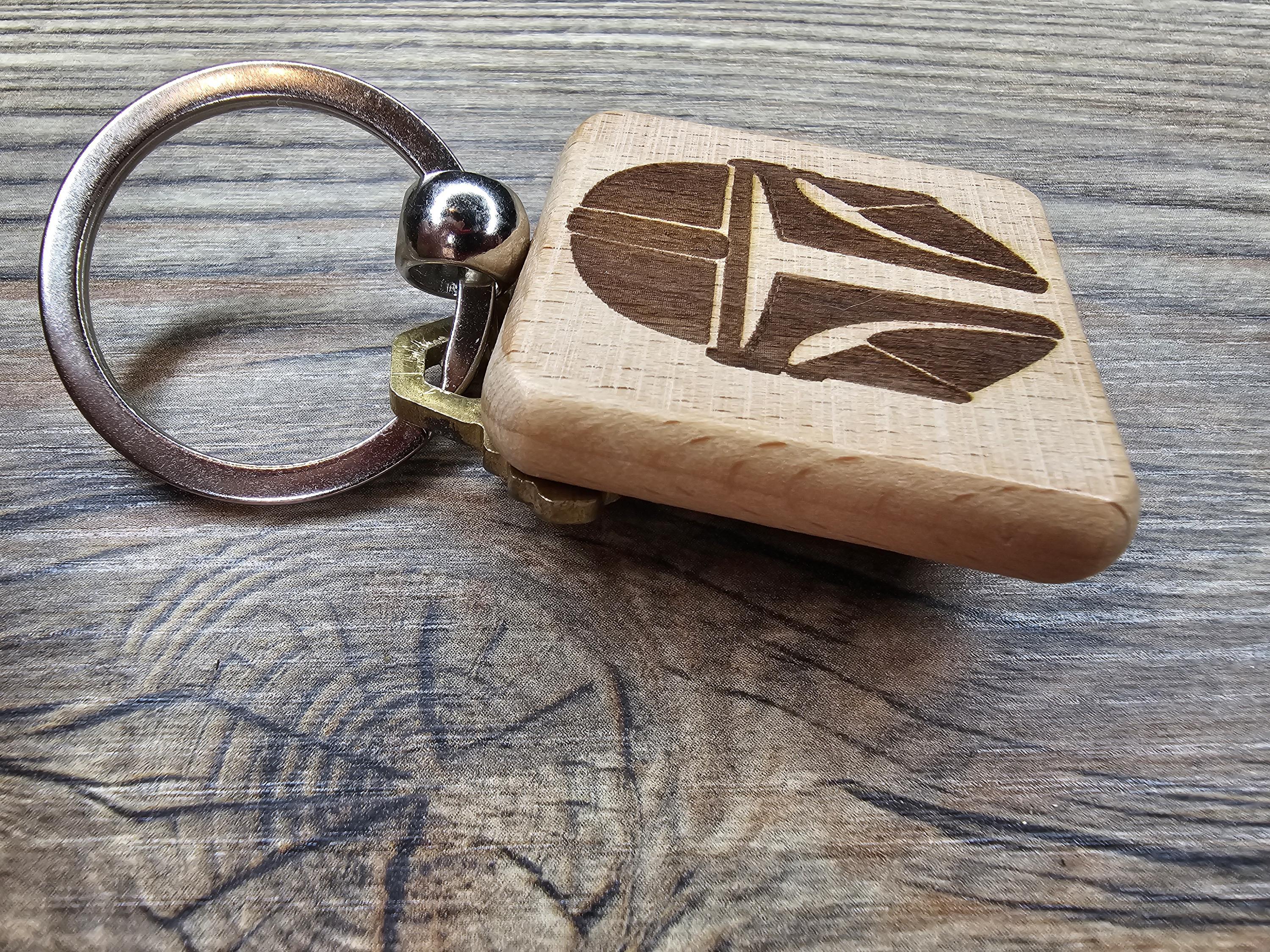 The Mandalorian helmet keychain / bag charm – double-sided laser engraved wood with stainless steel keyring, star wars gift