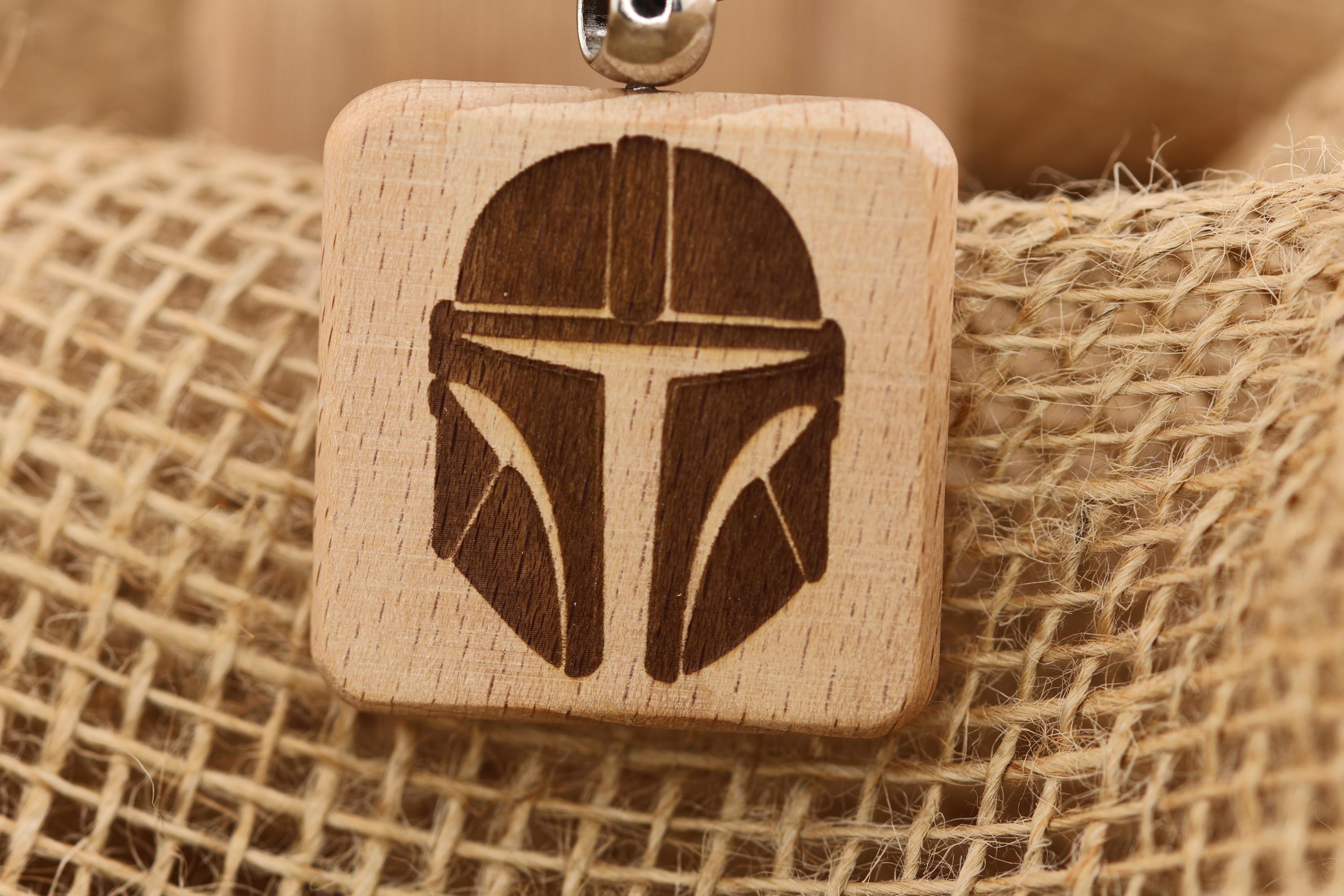 The Mandalorian helmet keychain / bag charm – double-sided laser engraved wood with stainless steel keyring, star wars gift