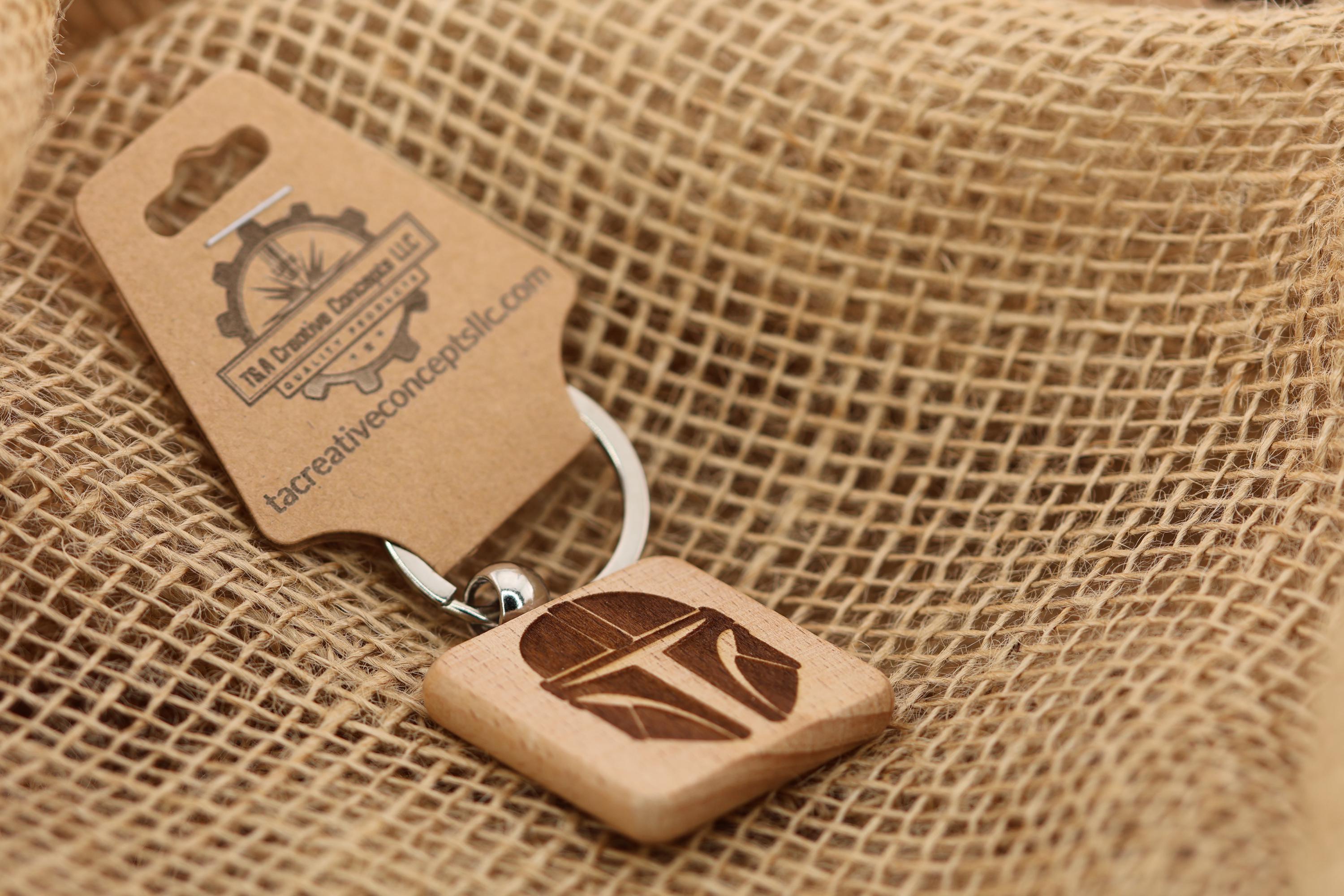 The Mandalorian helmet keychain / bag charm – double-sided laser engraved wood with stainless steel keyring, star wars gift
