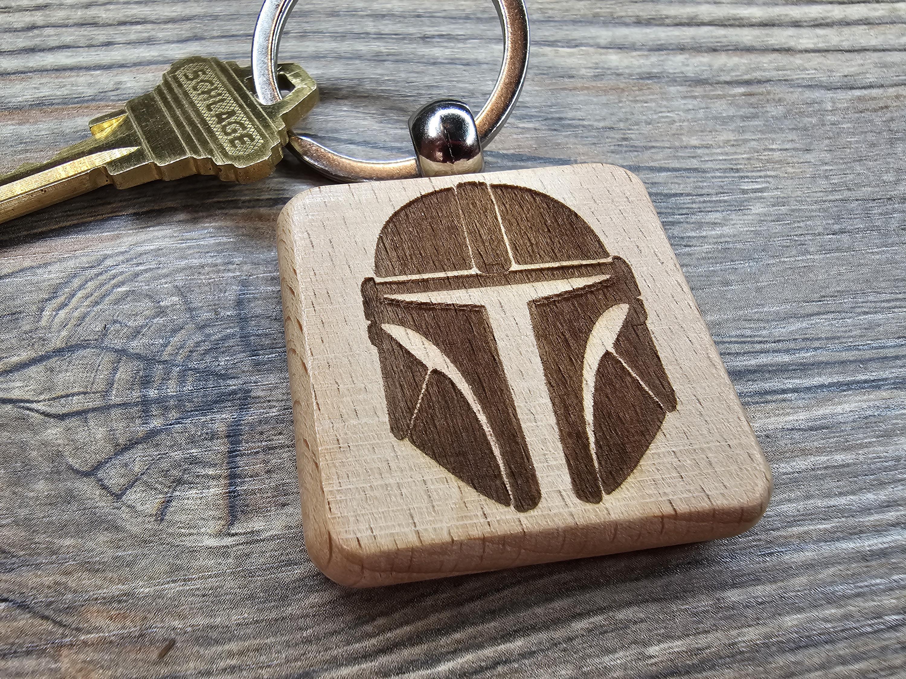 The Mandalorian helmet keychain / bag charm – double-sided laser engraved wood with stainless steel keyring, star wars gift